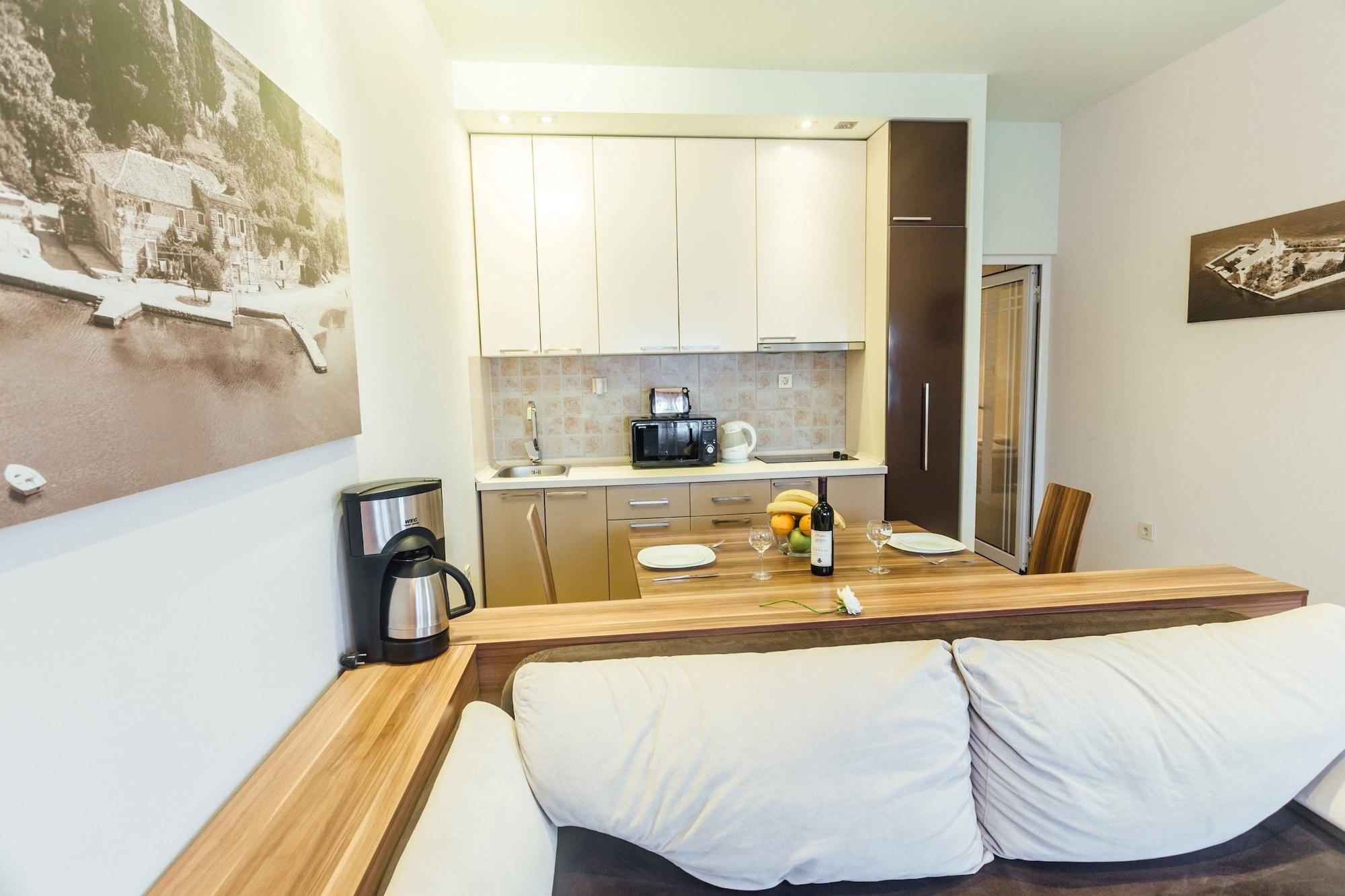 Apartments Monet Тиват Екстериор снимка