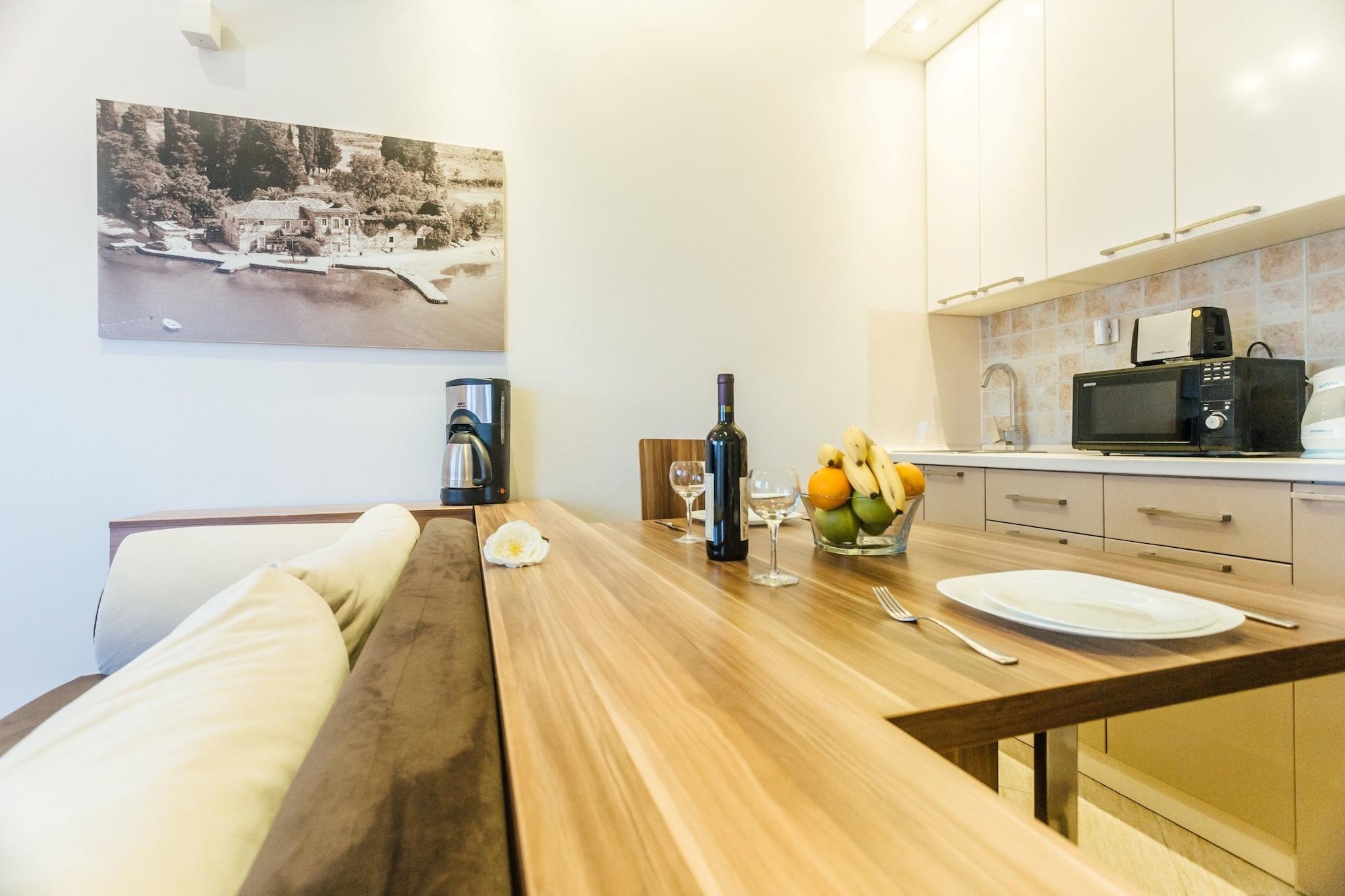 Apartments Monet Тиват Екстериор снимка